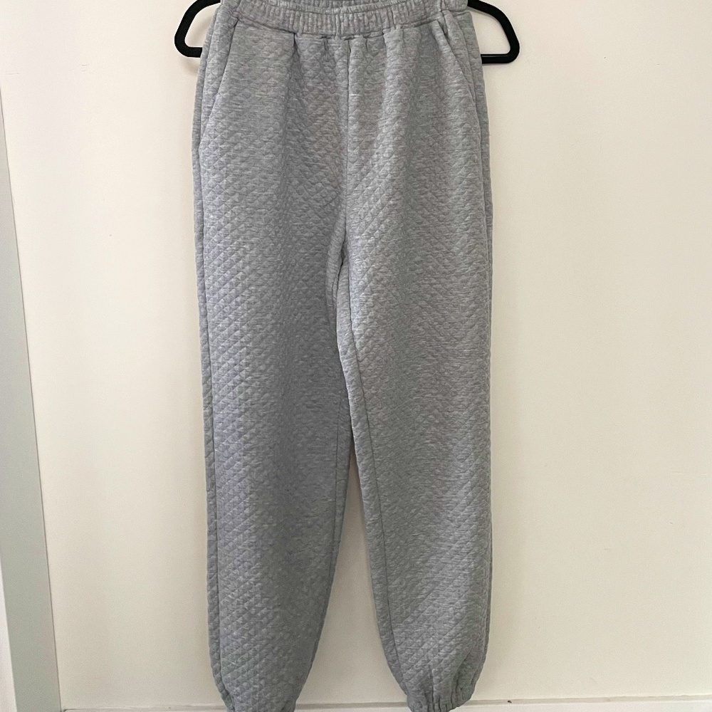 KITTENISH QUILTED LIGHT WEIGHT JOGGERS